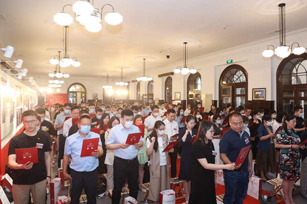 开学典礼宣誓.jpg